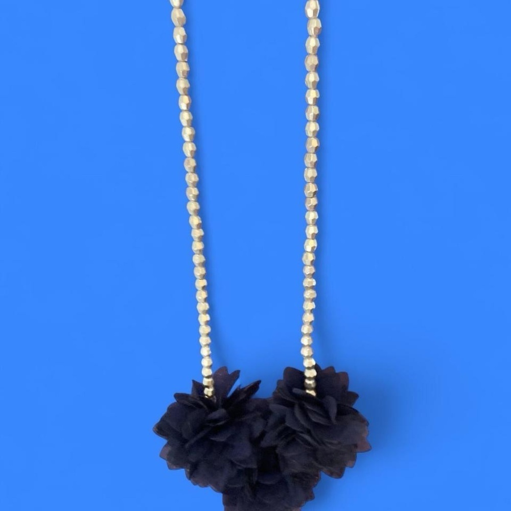 Black and white floral necklace with pearl beads